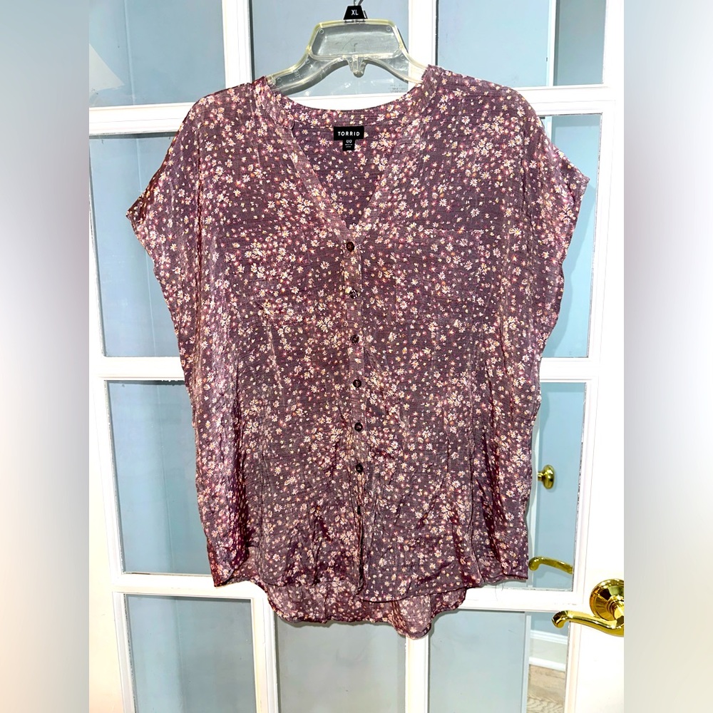 torrid mauve floral button-front blouse